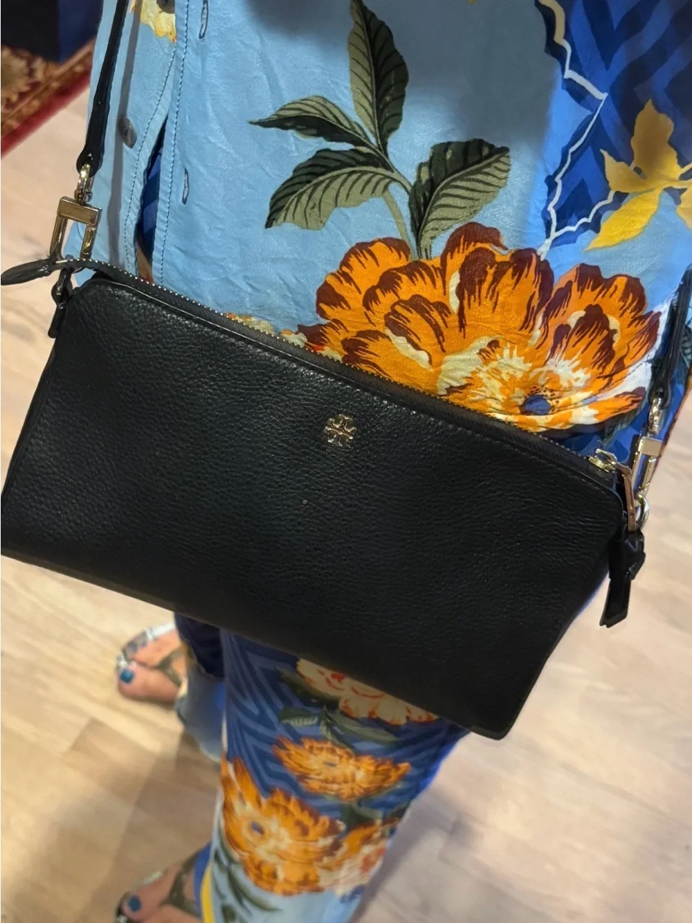 Tory Burch Black Pebble Leather Crossbody Small Bag With Gold Zipper